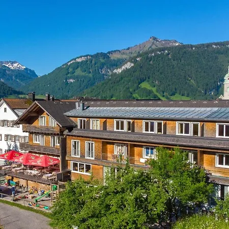 Sonne - Familien- Und Bregenzerwald 4*