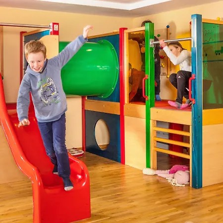 Sonne - Familien- Und Bregenzerwald 4*
