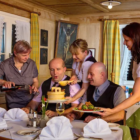 Sonne - Familien- Und Bregenzerwald 4*